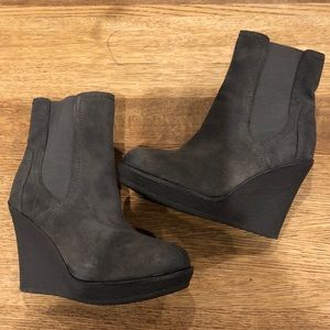 Splendid culver suede wedge boots, slate color
